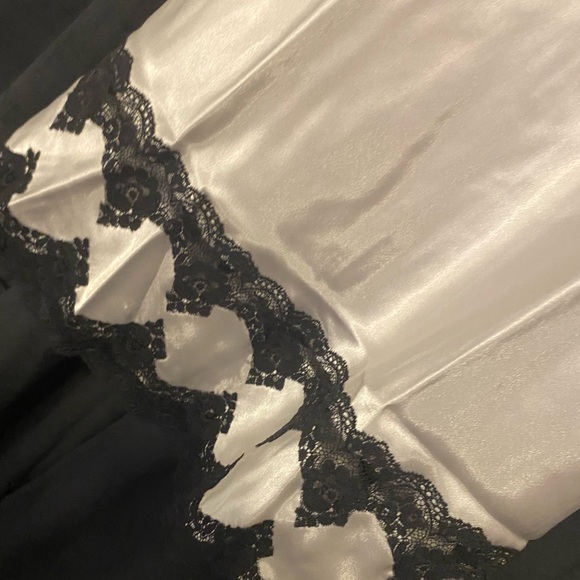 Vintage NWOT VS slip - Picture 4 of 7